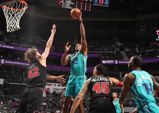  威廉姆斯生涯新高黄蜂加时击败公牛终止连败颓势